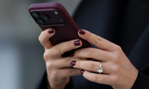 La tendance Moody Nail, parfaite pour les personnes qui n&rsquo;aiment pas le look manucure minimaliste