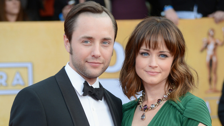 Vincent Kartheiser et Alexis Bledel posent sur le tapis rouge lors d'une remise de prix en 2013.