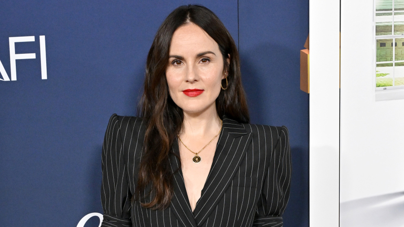La star de Downton Abbey, Michelle Dockery, est méconnaissable sans cheveux noirs