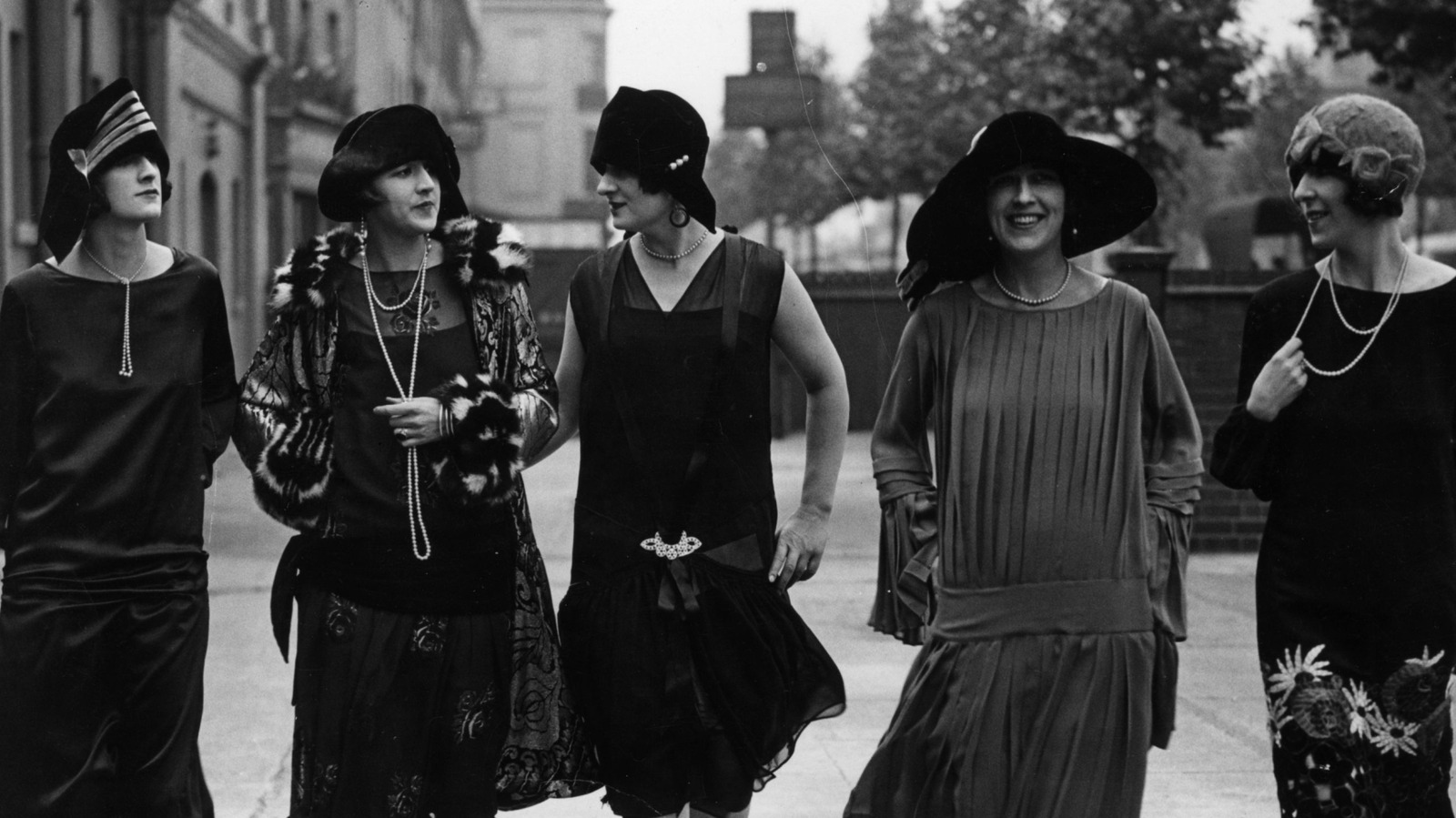 Les tendances des bijoux à l'ancienne des années 1920 qui font leur retour
