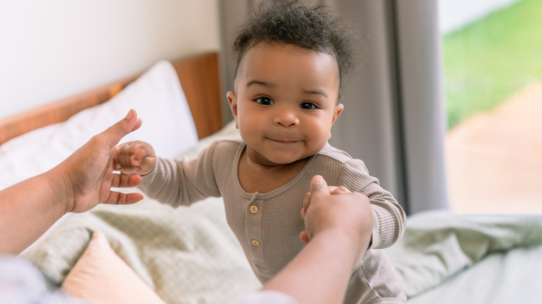 Joli bébé souriant.