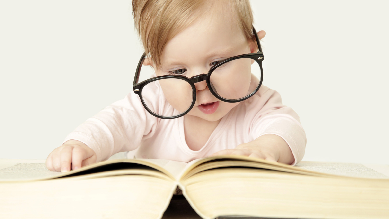 Noms de bébé inspirés des romans classiques que les amateurs de livres adoreront